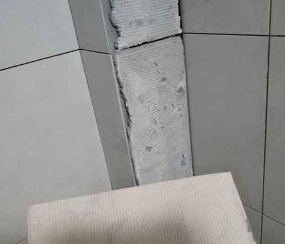 芮城瓷砖空鼓维修公司分享下厨房瓷砖脱落的补救措施。